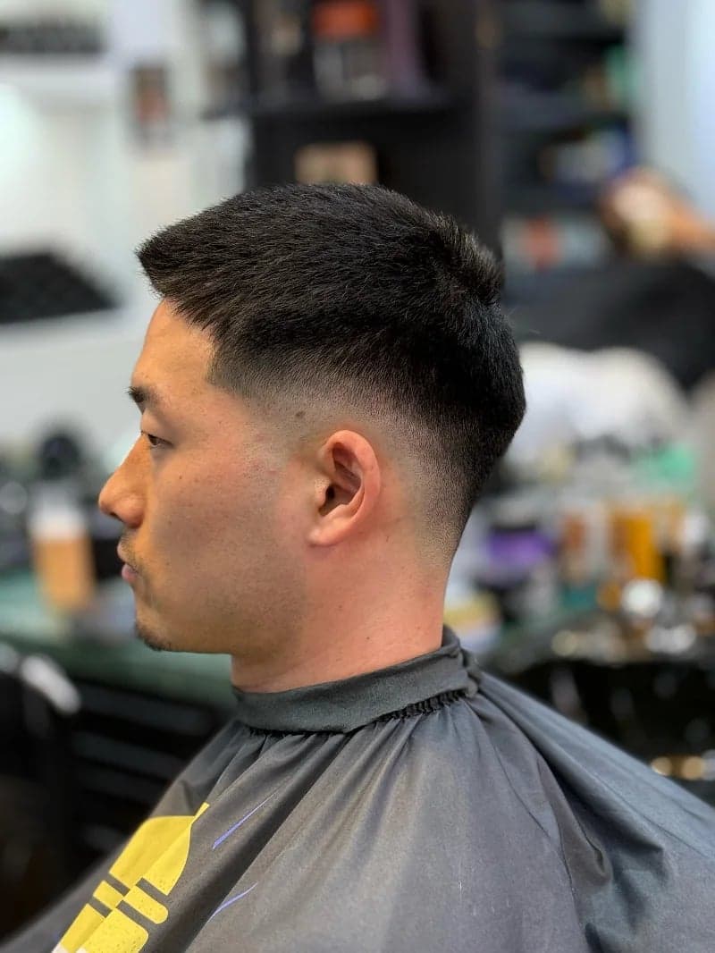 Mid Fade — asiatisches Haar